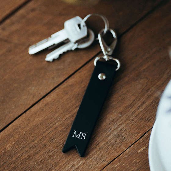 Personalised leather key ring Solier SA28 black