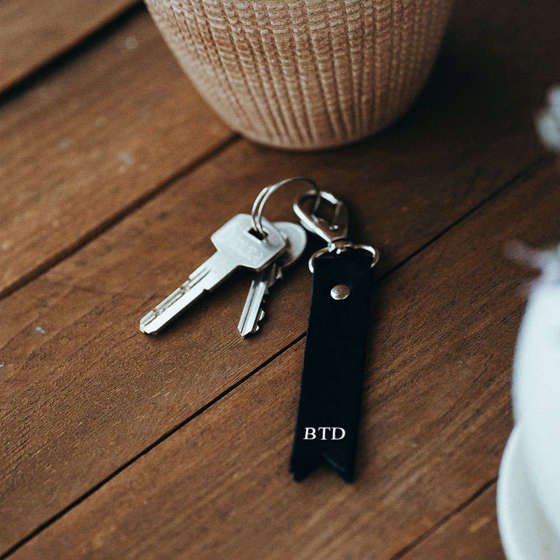 Personalised leather key ring Solier SA28 maroon