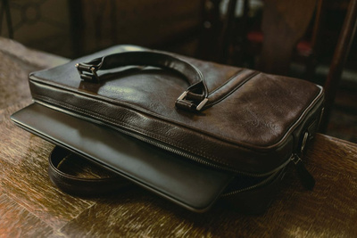 Vegetable tanned laptop bag Solier SL25 Harvey dark brown