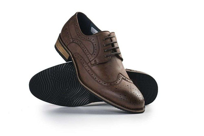 BROWN BROGUE SHOES