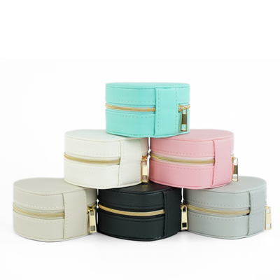 Personalizowana szkatułka na biżuterię w kształcie serca - szara