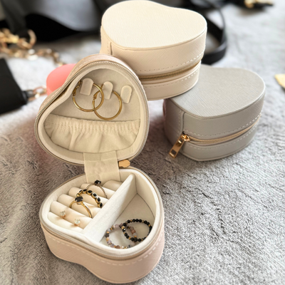 Personalizowana szkatułka na biżuterię w kształcie serca - szara