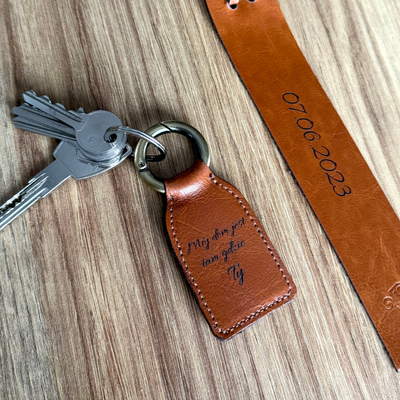 Personalizowany skórzany brelok Solier SA61 camel