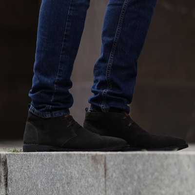 Męskie skórzane zamszowe buty Chukka - ciemny brąz